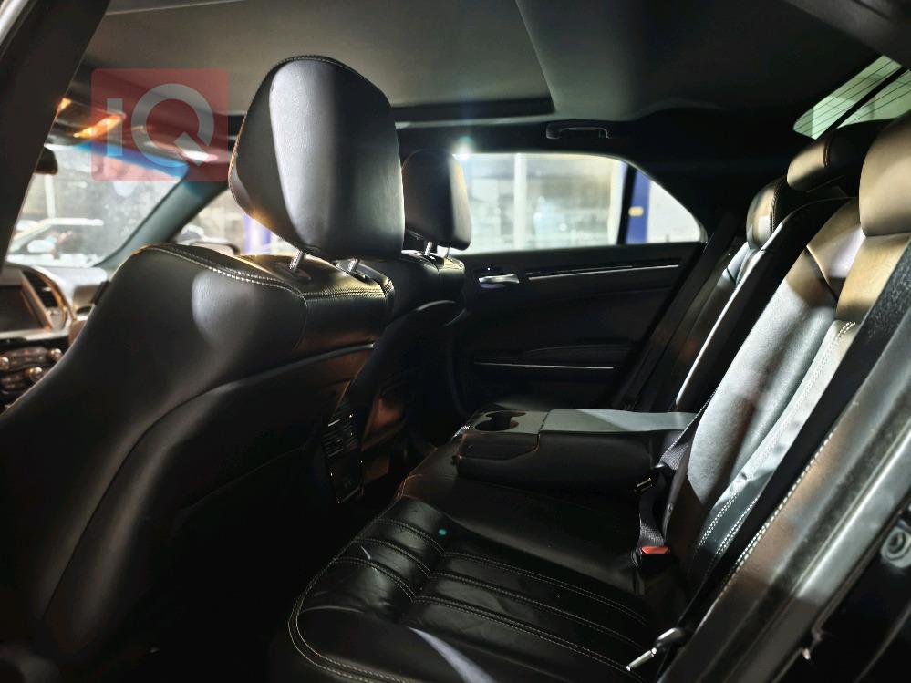 کرایسلەر 300